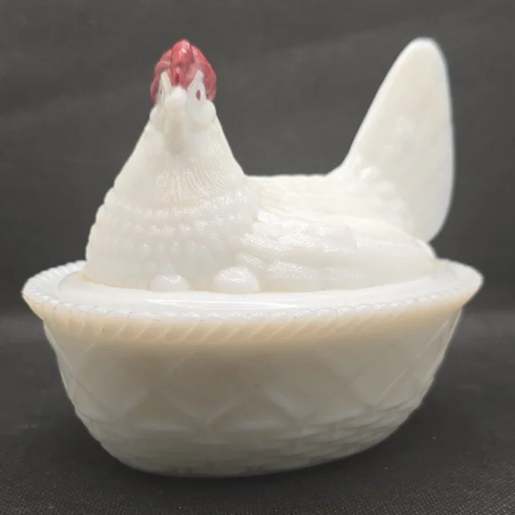 Vintage Westmoreland Milk Glass Rooster on a Nest Covered Dish 5" Long - Picture 4 of 7